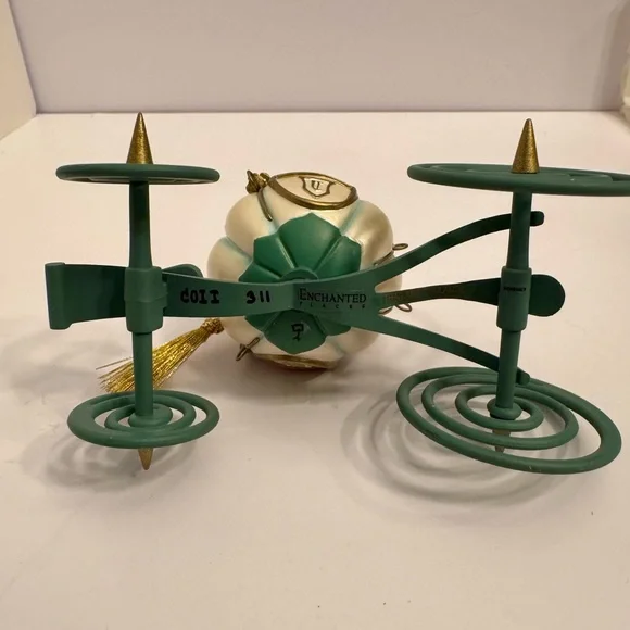 WDCC Enchanted Places “An Elegant Coach for Cinderella” Ornament - Picture 6 of 13